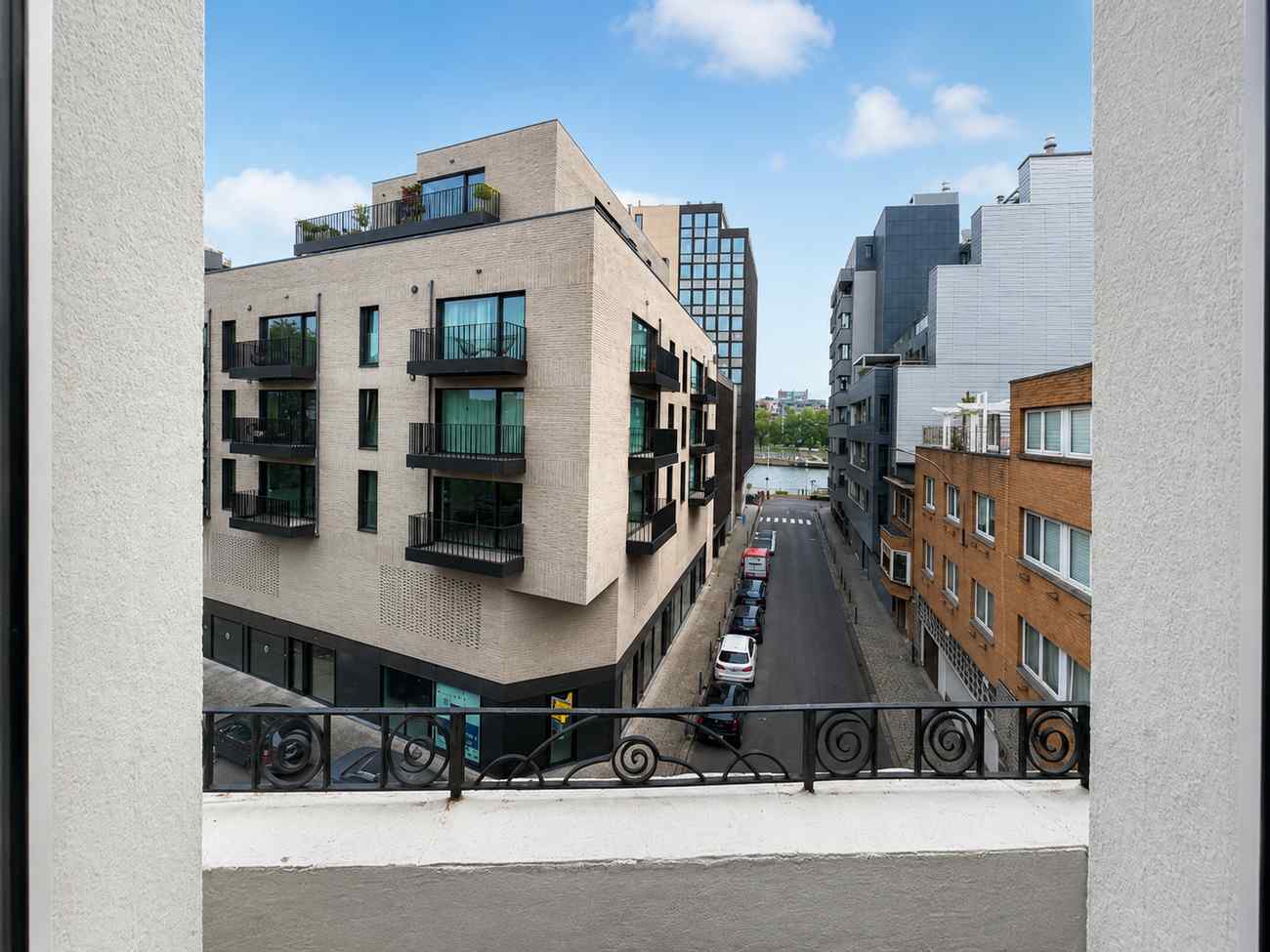 Vue sur une rue calme de Liège près de l’Eurotel